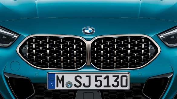 BMW kidney grille in mesh design BMW 2 Series Gran Coupé BMW kidney grille in mesh design BMW 2 Series Gran Coupé Snapper Rocks Blue metallic F44 close-up front