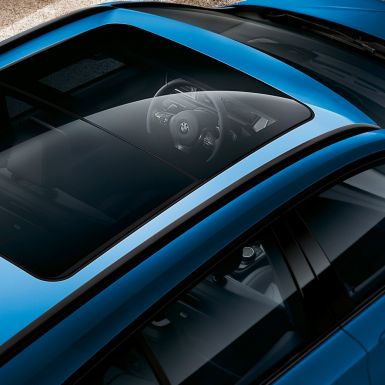 Panorama glass roof BMW 2 Series Gran Tourer Panorama glass roof BMW 2 Series Gran Tourer F46 2018 Estoril Blue metallic bird’s-eye view