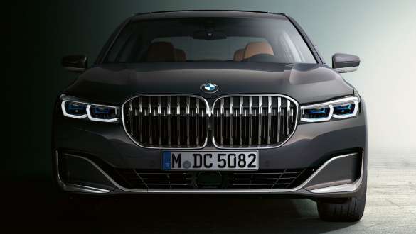 BMW 7 Series Sedan front apron BMW 7 Series Sedan: Front view , close-up of front apron