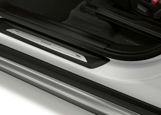 BMW X1, Model xLine, door sill BMW X1, Model xLine, side view with close-up on door sill