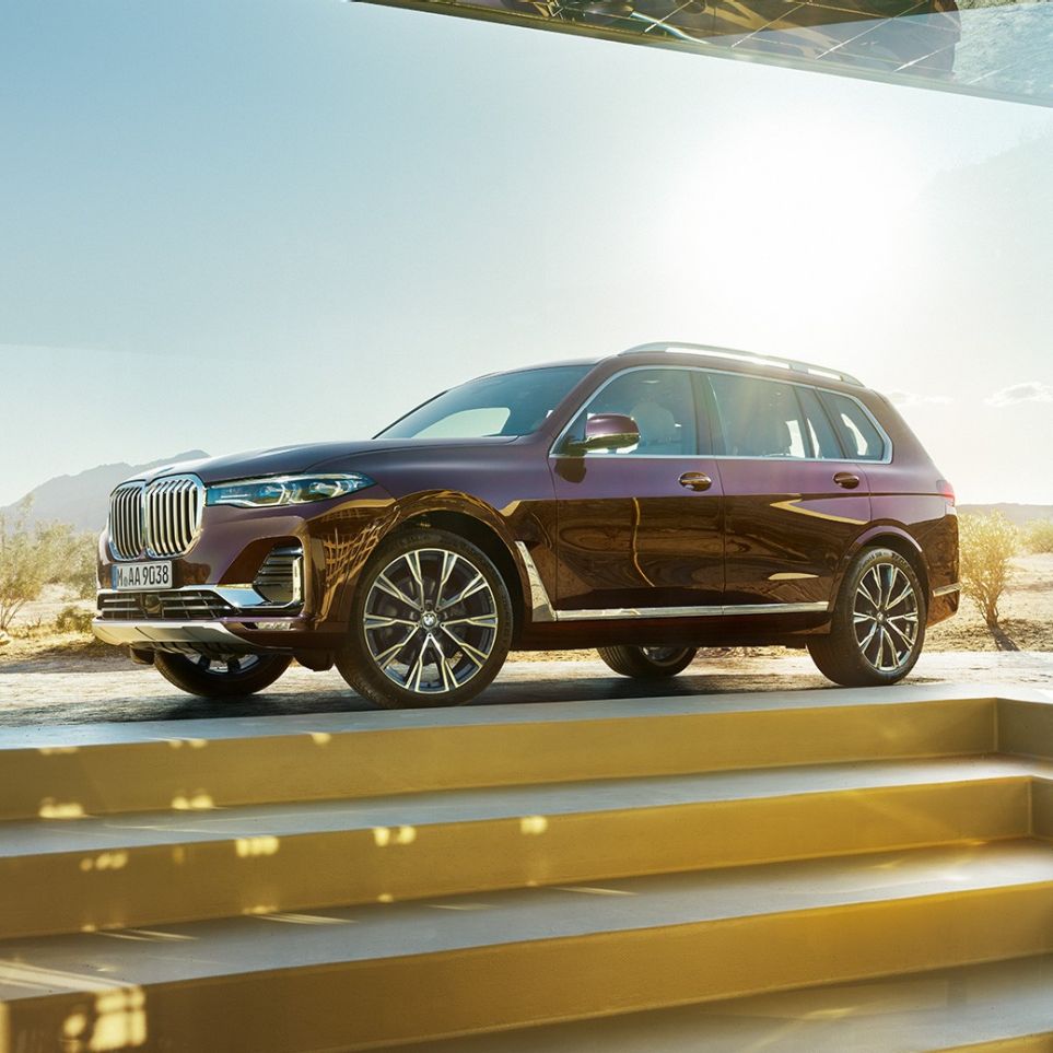 BMW Individual X7 xDrive40i, side perspective BMW X7 in Ametrin Metallic standing from the side perspective, G07 2019