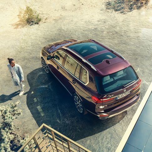 BMW Individual X7 xDrive40i, bird’s eye perspective BMW X7 in Ametrin metallic standing from the bird’s eye perspective, G07 2019