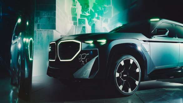 BMW Concept XM (G09) Front view driving BMW Concept XM (G09) Front view driving