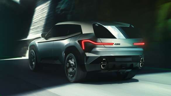 BMW Concept XM (G09) Three-quarter rear view driving BMW Concept XM (G09) Three-quarter rear view driving