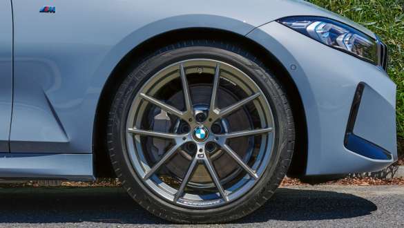 Original BMW summer complete wheel 19" M Performance light alloy wheel Y-spoke style 898 M Frozen Gunmetal Grey Original BMW summer complete wheel 19" M Performance light alloy wheel Y-spoke style 898 M Frozen Gunmetal Grey