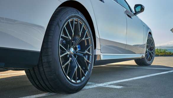 Original BMW summer complete wheel, 20" M Performance light alloy wheel Y-spoke 911 M Jet Black matt Original BMW summer complete wheel, 20" M Performance light alloy wheel Y-spoke 911 M Jet Black matt