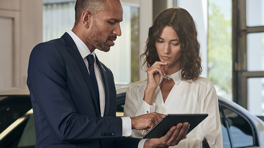 BMW Service employee helps customer