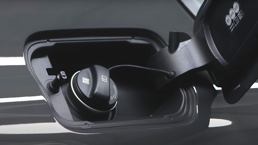 BMW plug-in hybrid fuel cap  BMW X5 G05 BMW plug-in hybrid fuel cap close-up