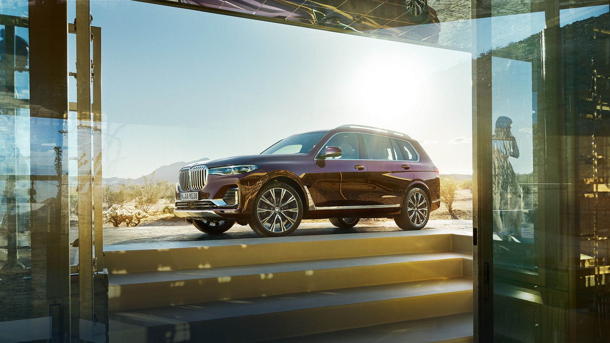 BMW Individual X7 xDrive40i, side perspective BMW X7 in Ametrin Metallic standing from the side perspective, G07 2019