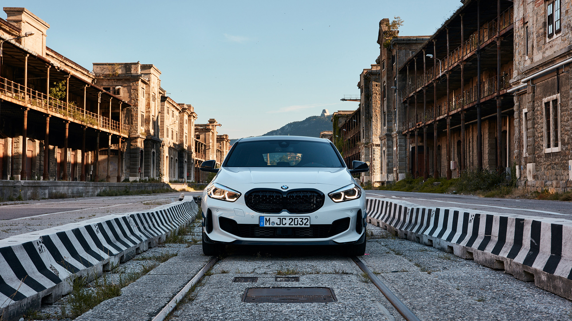 BMW M135i xDrive M Performance design 07 BMW 1 Series BMW M135i xDrive M Performance design 07