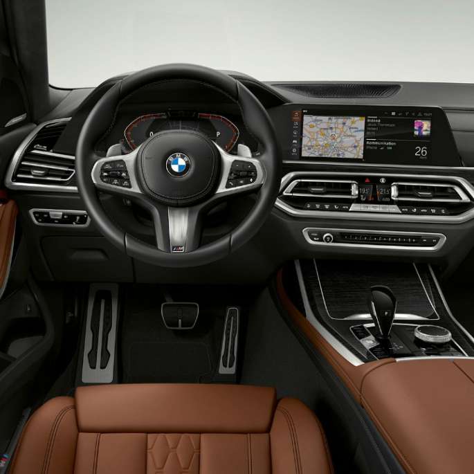 BMW X7, BMW Individual X7 xDrive40i side view Side view of the BMW X7 with BMW Individual X7 xDrive40i features